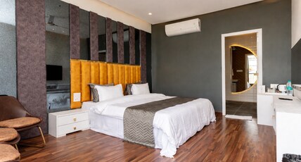 PARIM PARK RESORT Room Type - Luxury Lawn View Room