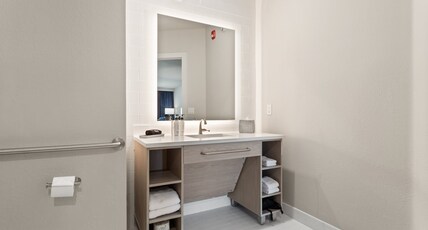 EVEN Hotel AUSTIN UPTOWN NEAR THE DOMAIN Room Type - 2 Queen Standard Mobility Accessible Roll In Shower