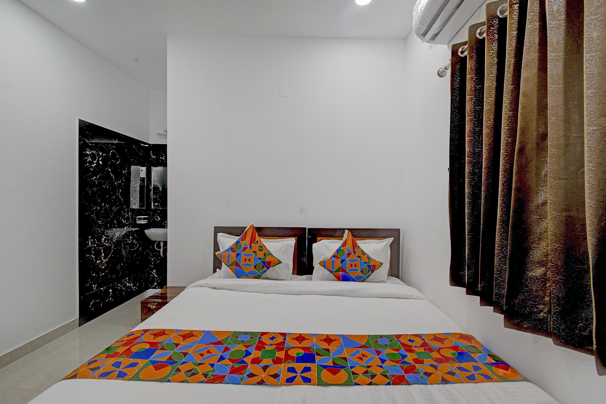 FabHotel SVR Lavish Lounge - Raheja Mindspace, Hitech City - Tap to explore photos