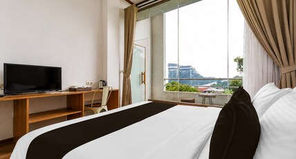 Townhouse Oak Hotel Pondokan Tjiburial Room Type - Suite Double with Balcony