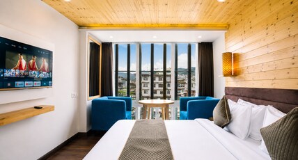 Sparrow Elements Boutique 2 min walk To Mg Marg Room Type - Deluxe Couple Room with City View