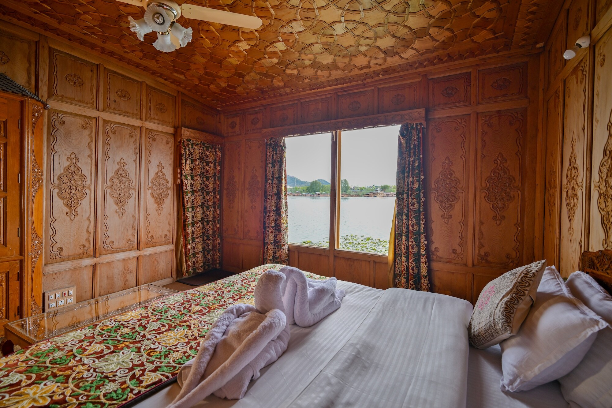 Shahenshah Heritage Houseboat - Tap to explore photos