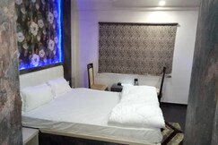 Hotel sheela chambers