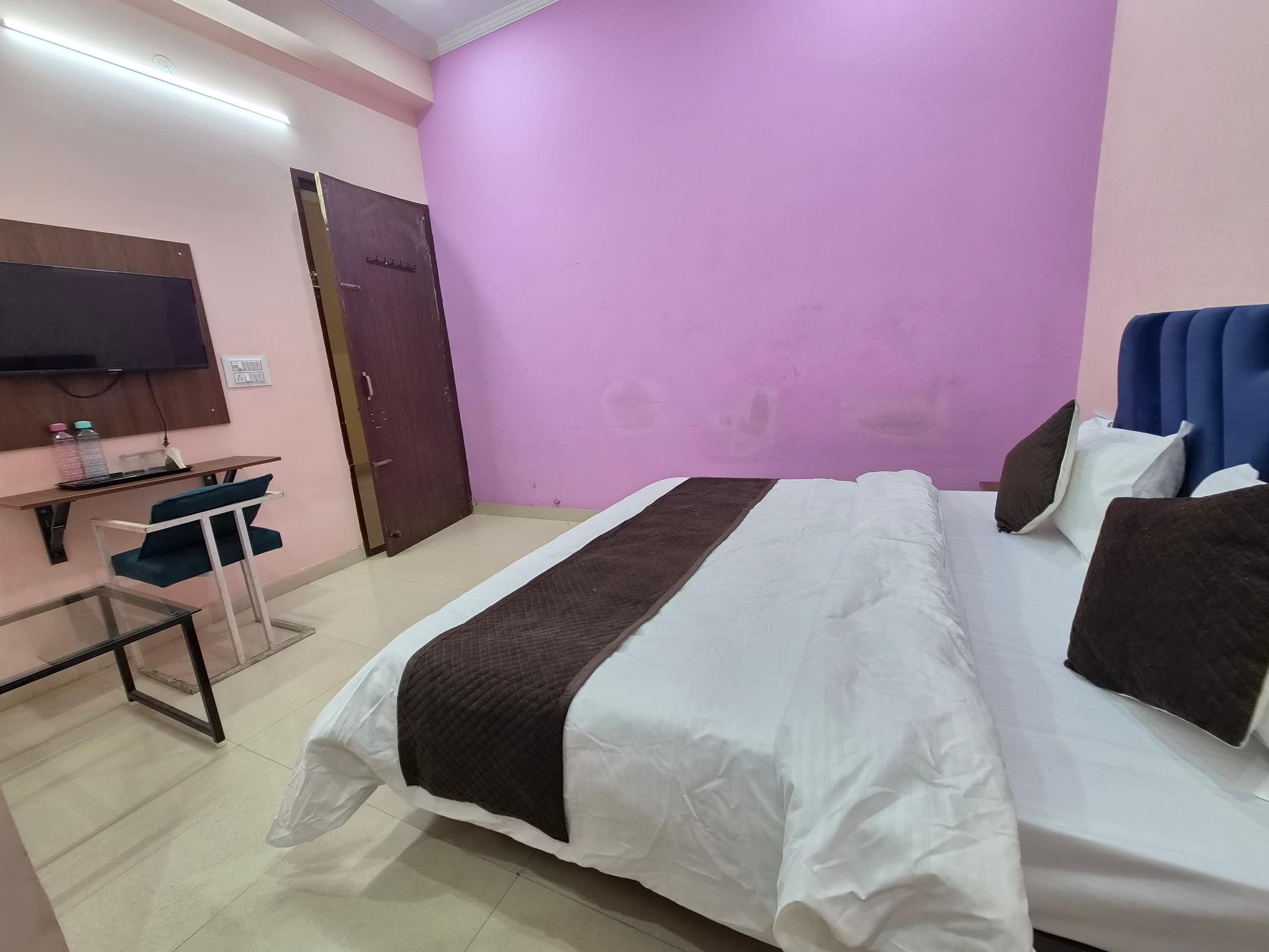 Hotel Delight 104 Rooms Airport Budget rooms - Tap to explore photos