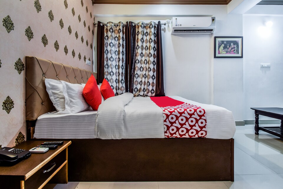 AMRAPALI - Tap to explore photos