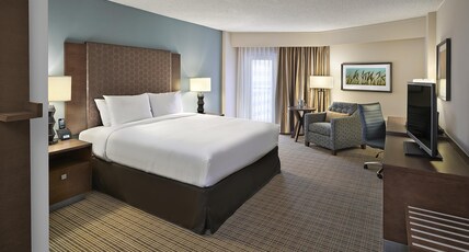 DoubleTree by Hilton Hotel & Conference Centre Regina Room Type - 1 KING ACC BATHTUB NO SMOK