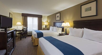 Holiday Inn Express and Suites Moultrie Room Type - 2 Queen Beds Standard Mobil Access Tub