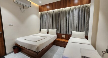 HOTEL RUDRAKSH Room Type - AC Triple Room
