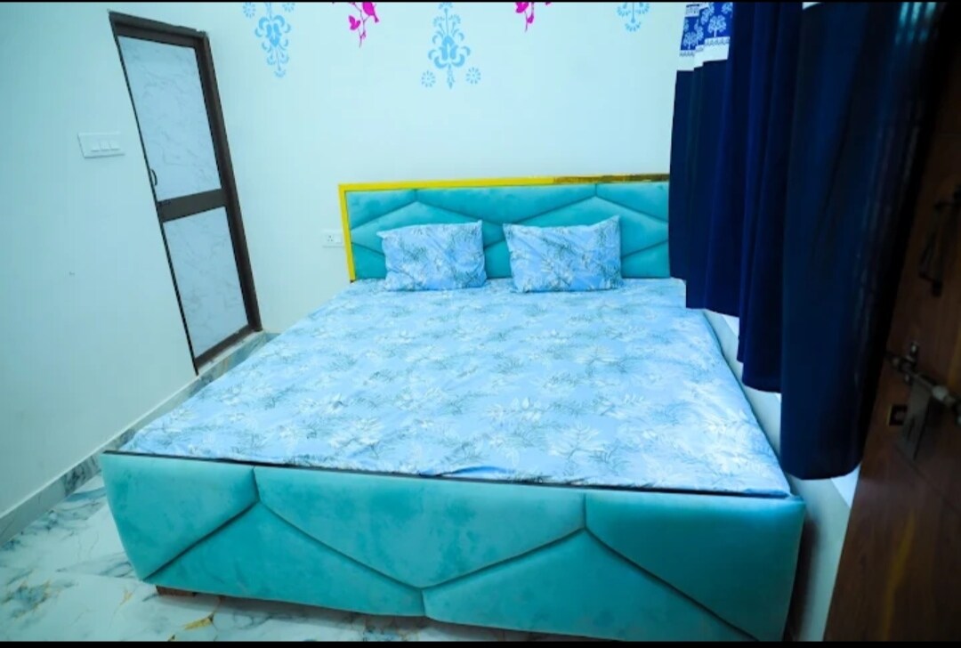Rishi Residency & Homestay Ayodhya. - Tap to explore photos