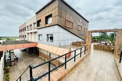 Monarch Express, Sri City