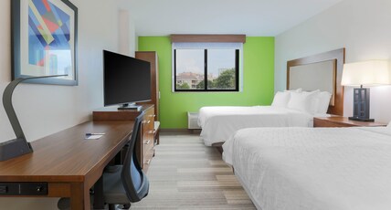 Holiday Inn Express Hotel & Suites Fort Worth Downtown Room Type - 2 Queen Standard Mobility Accessible Tub
