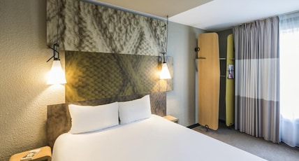 ibis Zurich Messe-Airport Room Type - Room with 1 double bed (160 x 200 cm), wheelchair accessible ibis Zurich Messe-Airport Room Type - Room with 1 double bed (160 x 200 cm), wheelchair accessible