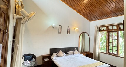 Bellevue Homestay Room Type - Deluxe Queen Room