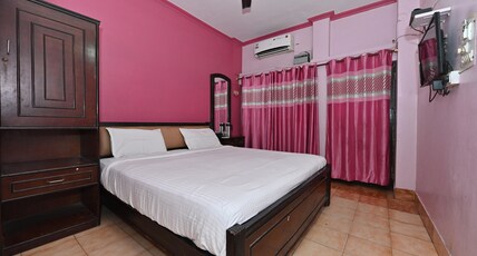 Amit Hotel Room Type - A.C. Standard Room (Unmarried couples and Local ID proof are strictly not allowed)