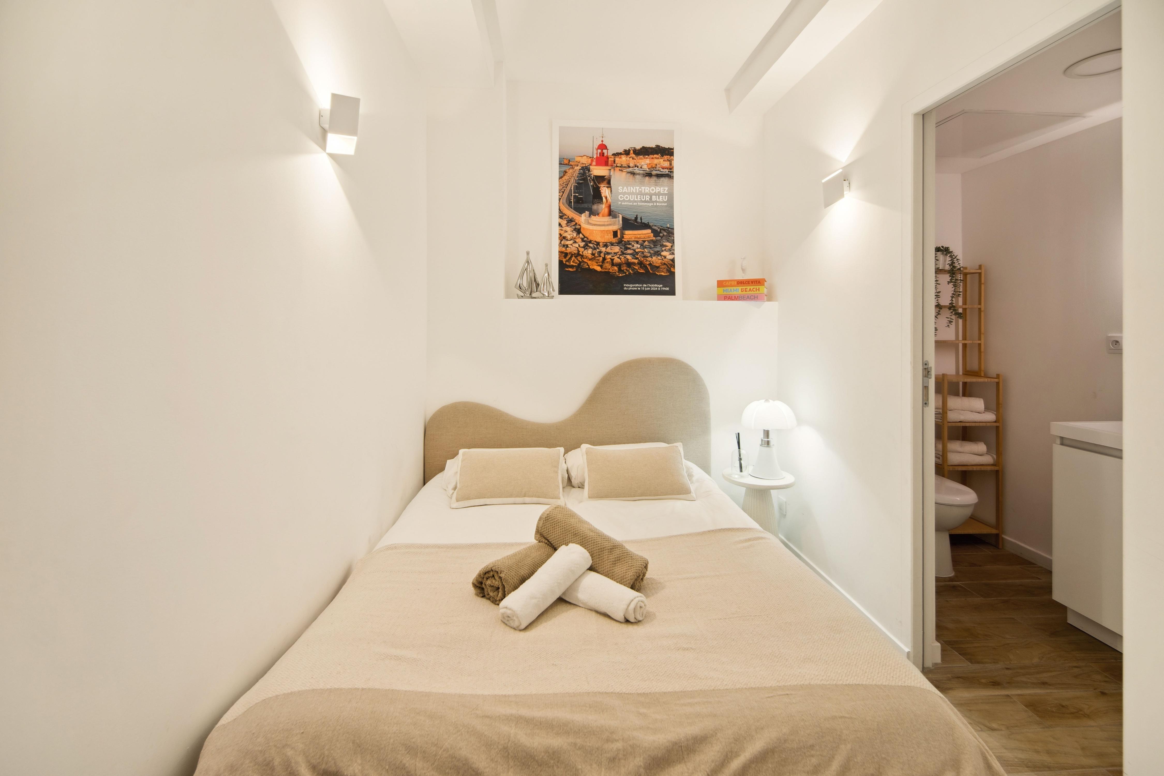 Charming appt- AC- 1BR/2P - Centre St Tropez - Tap to explore photos
