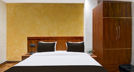 Hotel O Prayagraj Junction Civil Line Formerly Station View Room Type - Deluxe with Balcony Hotel O Prayagraj Junction Civil Line Formerly Station View Room Type - Deluxe with Balcony