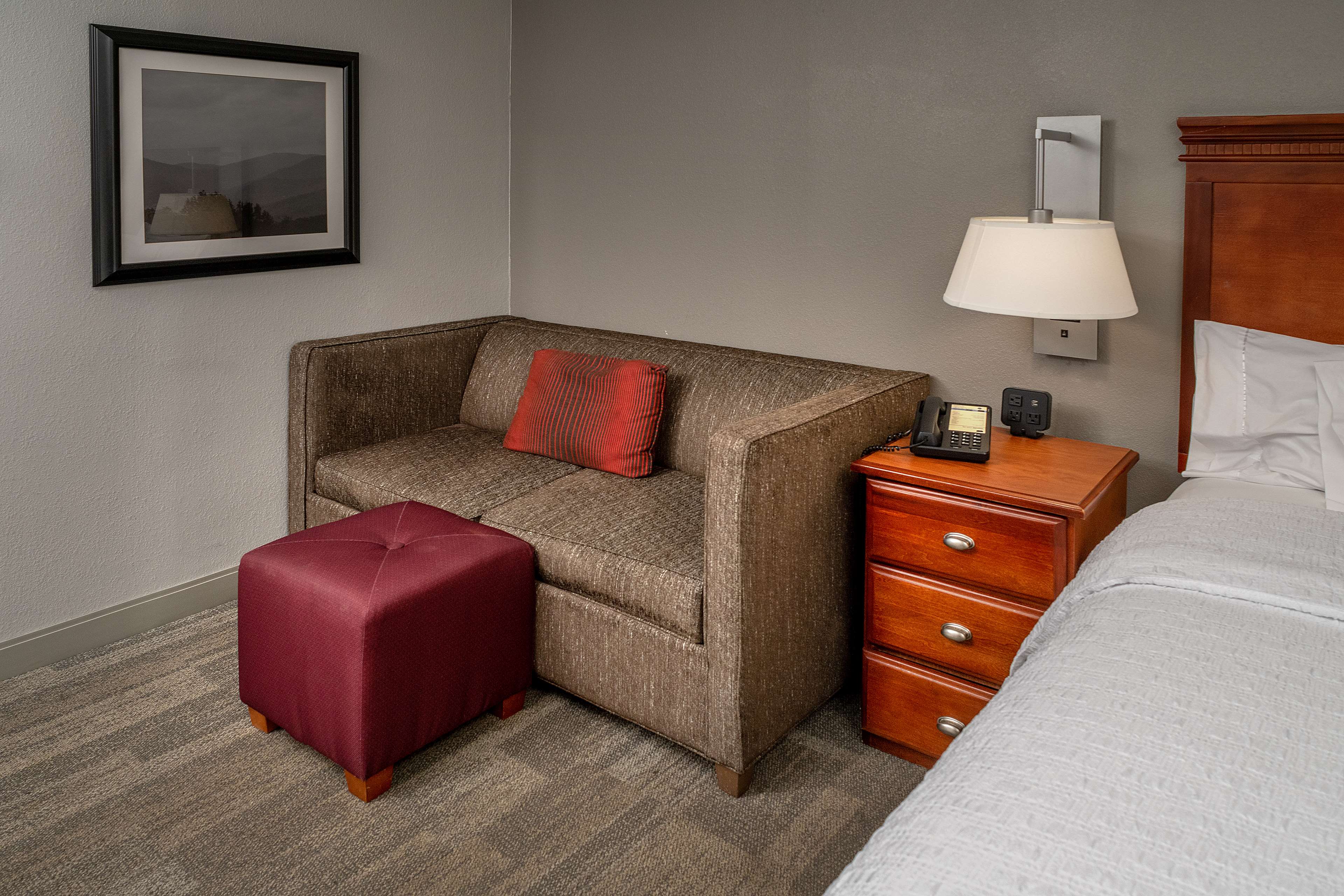 Hampton Inn by Hilton Charleston-Downtown - Tap to explore photos