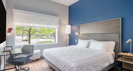 Tru by Hilton Indianapolis Lawrence Room Type - 1 KING HEARING ACCESSIBLE
