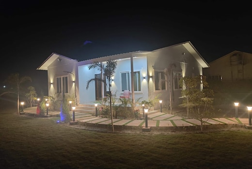 Spacious Farmhouse perfect for family getaway Farm House Noida | Book ...