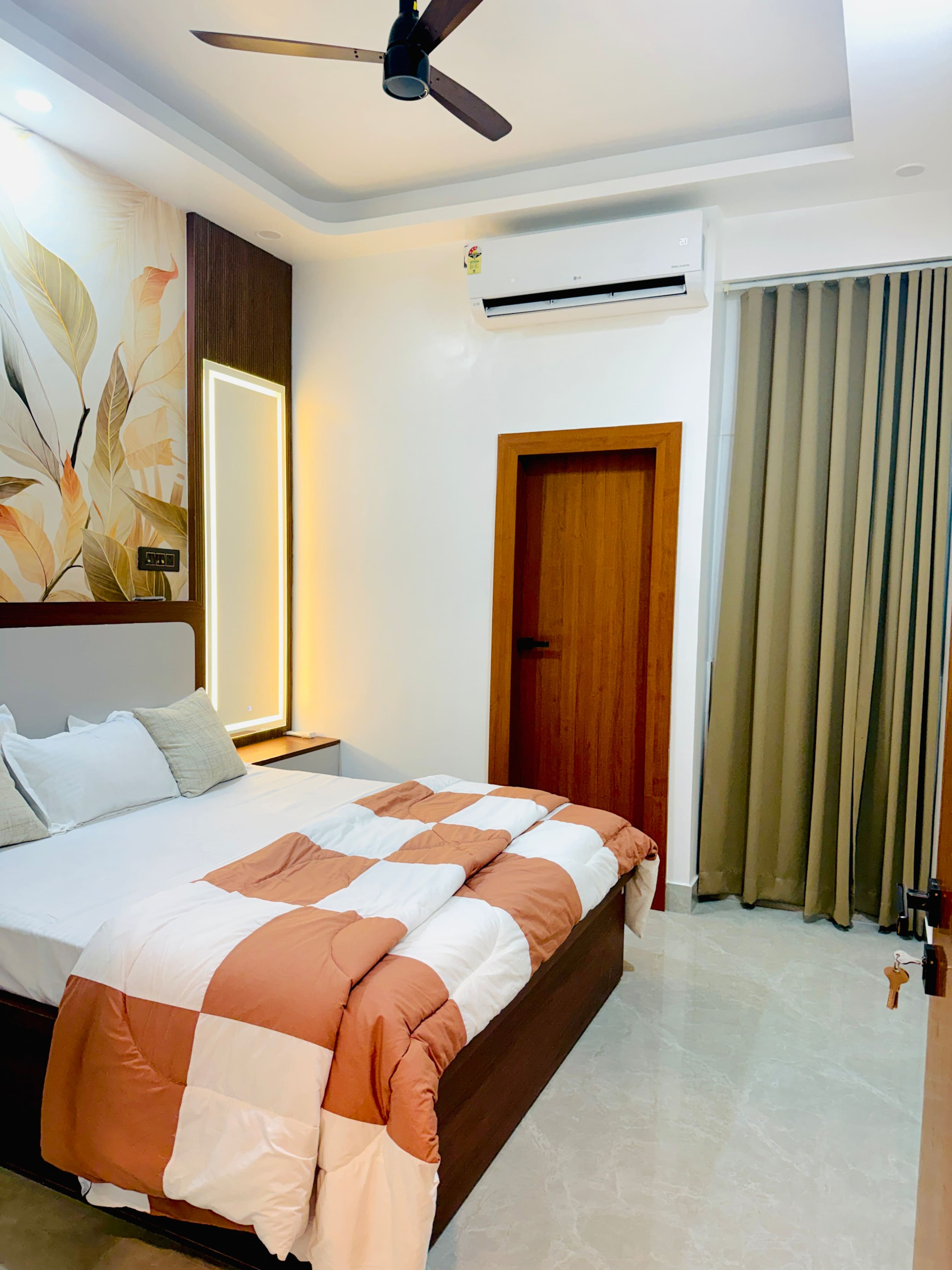 Saga Homes Royale Luxury Stay in Roorkee - Tap to explore photos