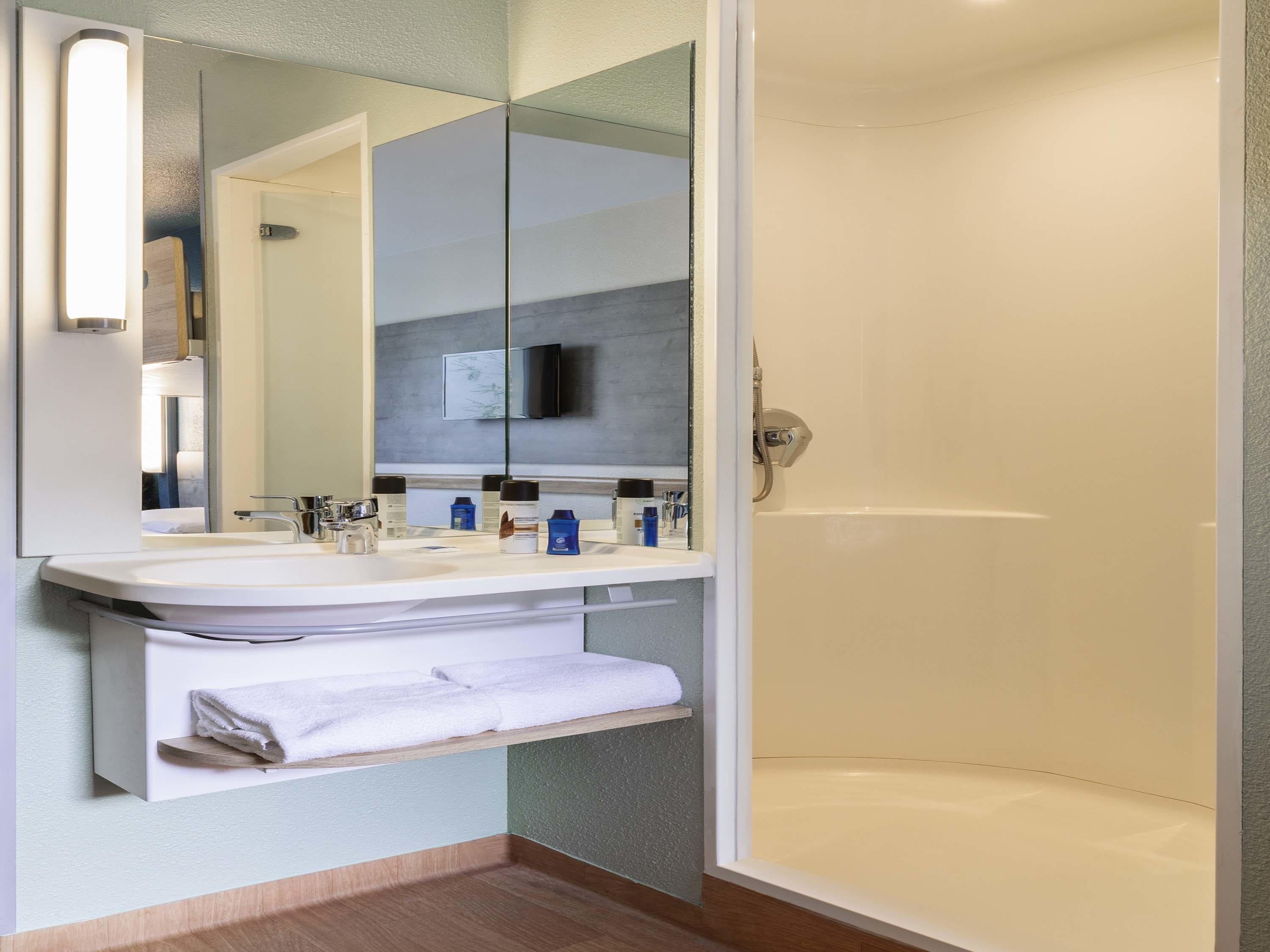 ibis budget Meudon Paris Ouest - Tap to explore photos