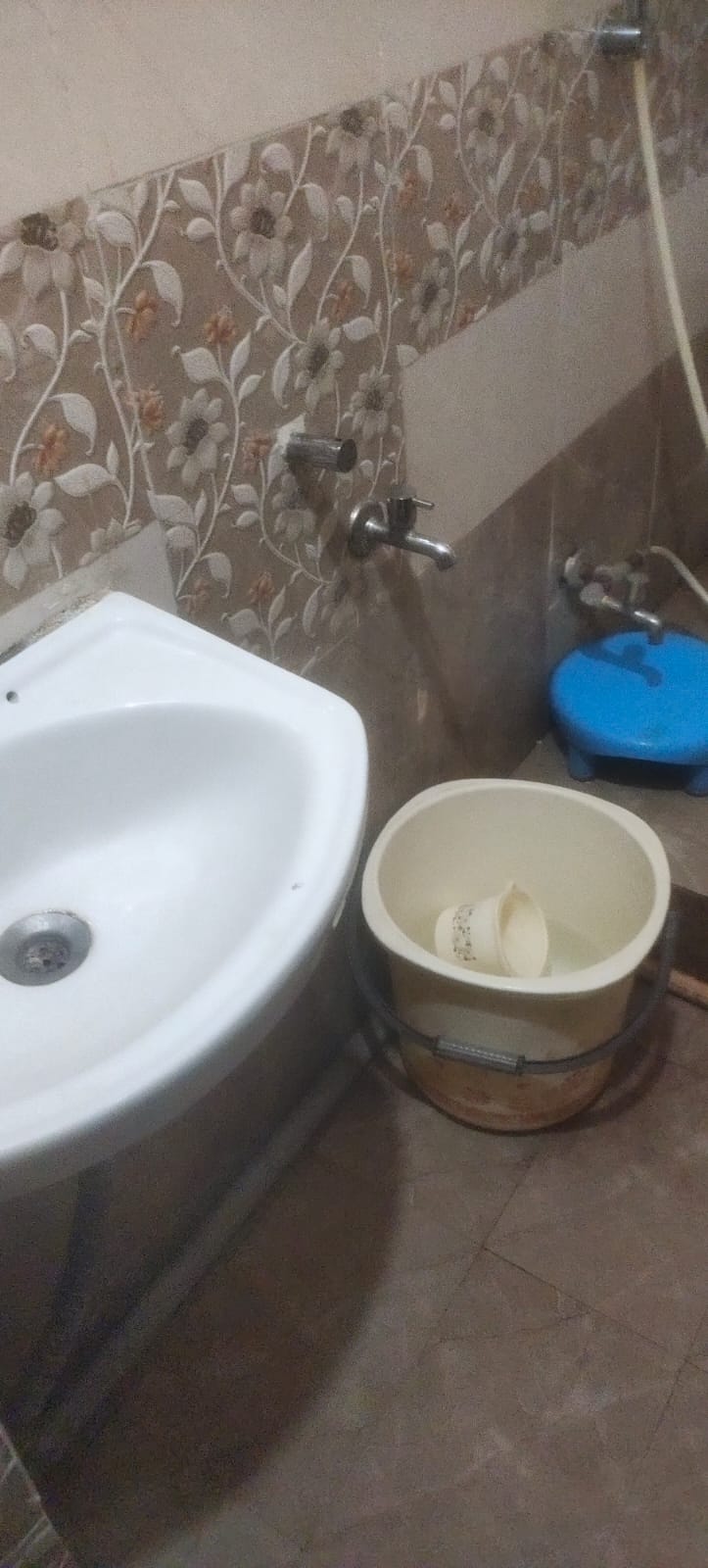 Yash guest house - Tap to explore photos