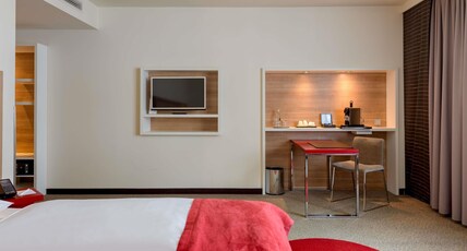 MERCURE STUTTGART APT MESSE Room Type - Privilege Room with king-size bed and sofa bed