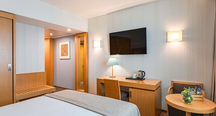 Mercure Lisboa Almada Room Type - Privilege Room with a double bed