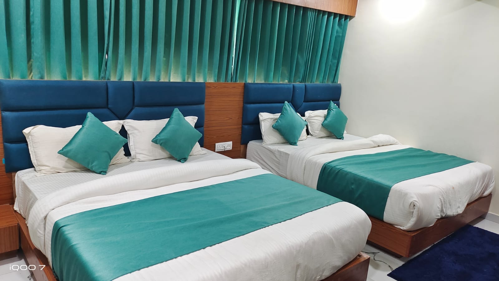 hotel new kunj villa - Tap to explore photos