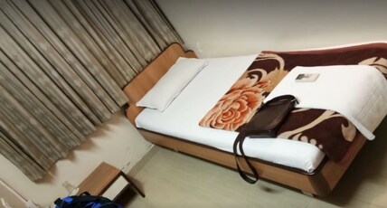 Hotel Stayvel Room Type - Double Bedroom Common Bathroom