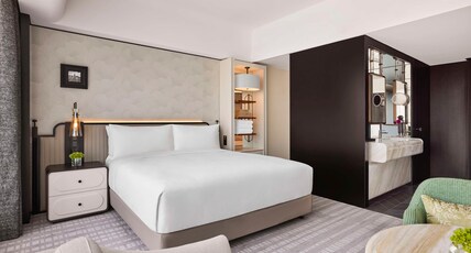 Hilton Shanghai City Center Room Type - KING EXECUTIVE ROOM