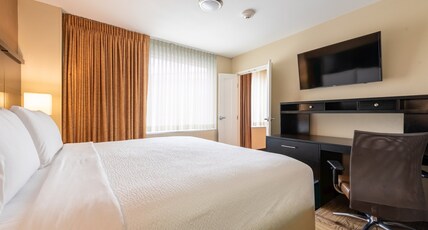 Staybridge Suites DENVER DOWNTOWN, an IHG hotel Room Type - 1 King Bed 1 Bedroom Suite