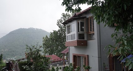 3 bedroom cottage with bonfire Room Type - 3 bedroom cottage with bonfire