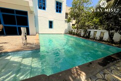 Greek Theme Room with Common Pool