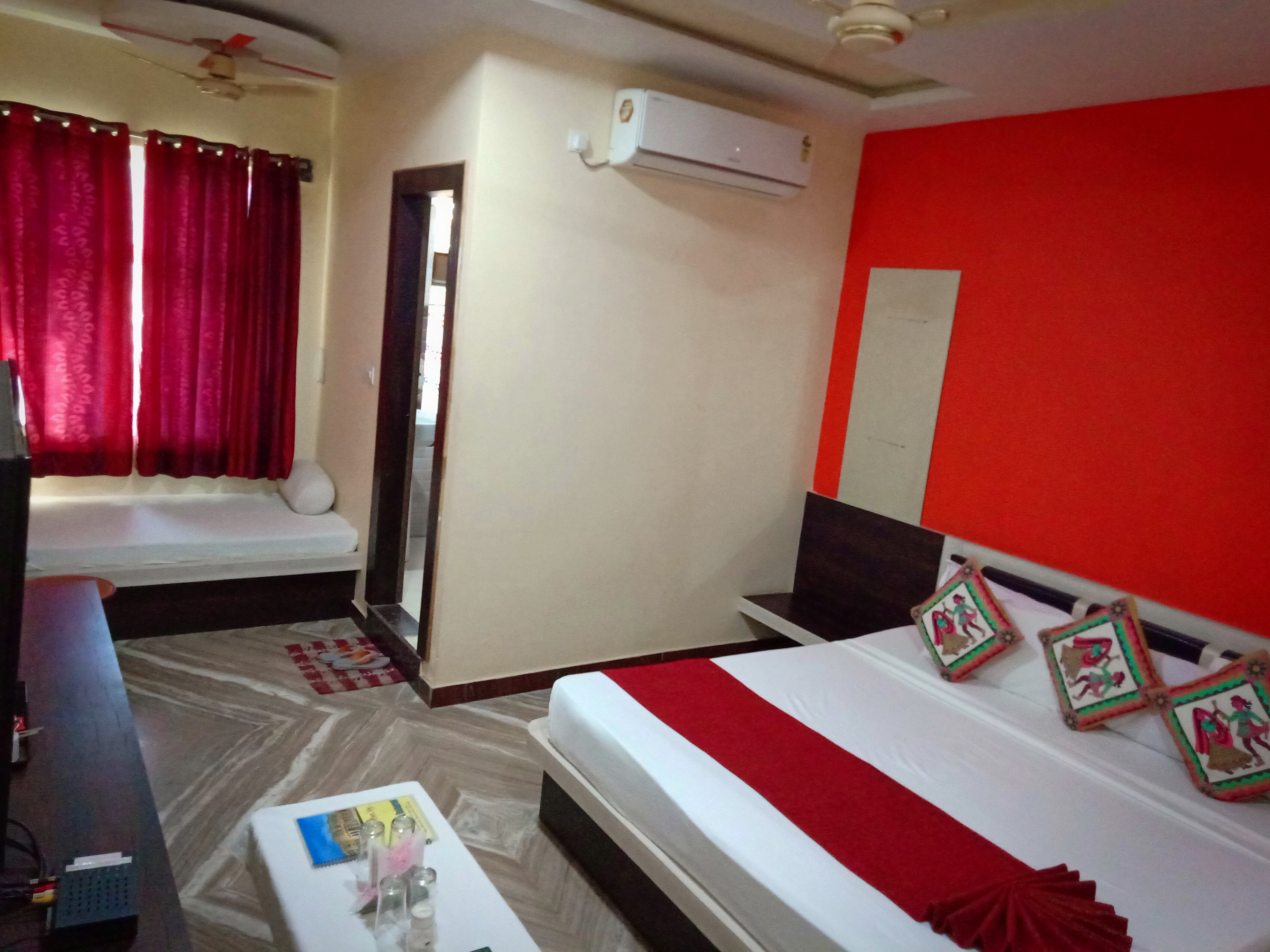 Hotel Chitrakoot Resort - Tap to explore photos