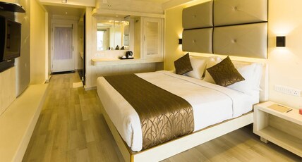 DARSHAN HOTEL OOTY Room Type - Premium with Balcony( Lake View )
