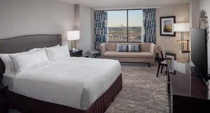 Hilton Arlington Room Type - 1 KING BED