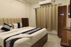 HOTEL KHYAATHI GRAND
