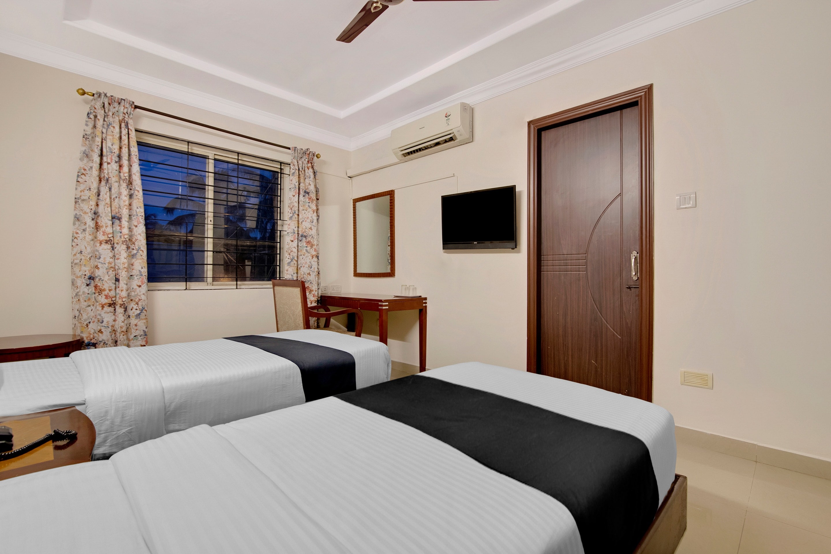 Capital O Elegant Amethyst Business Hotel Near Ragigudda Sri