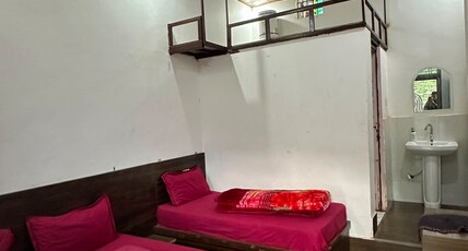Kedar Chaukhmbha Homestay & Restaurant Room Type - Bedroom 2