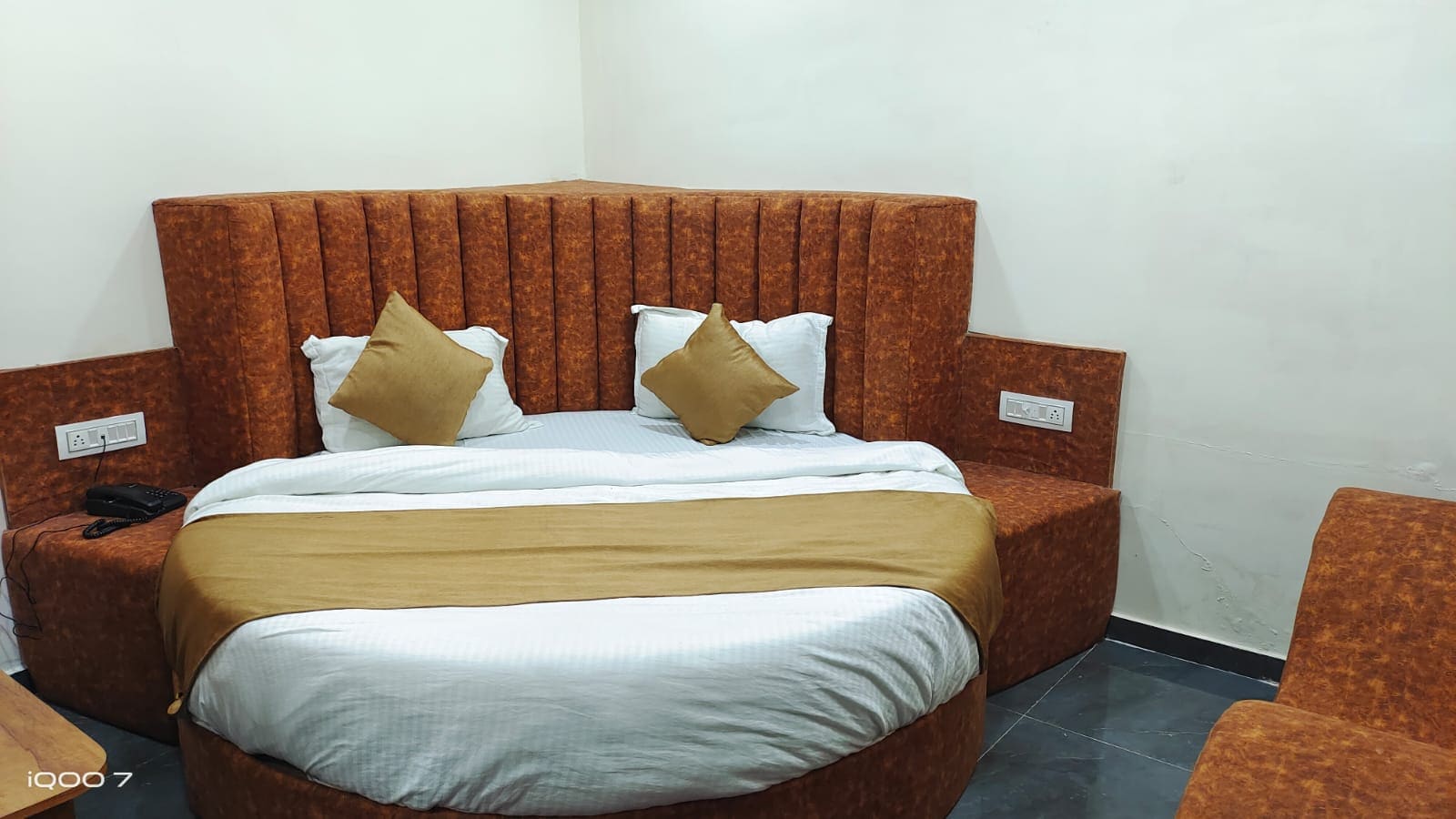 hotel new kunj villa - Tap to explore photos