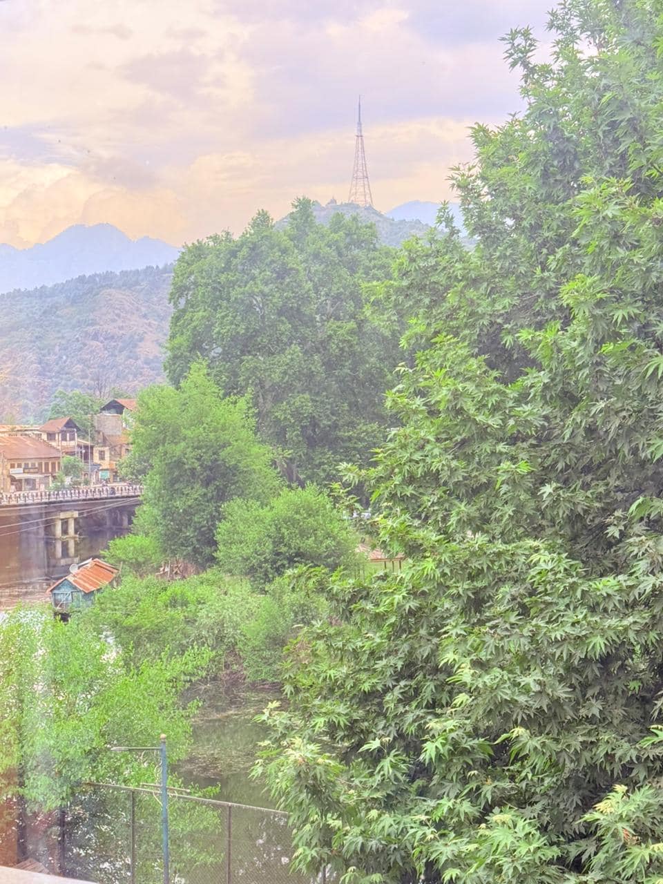 Hotel CV Lounge Dal Lake - Tap to explore photos