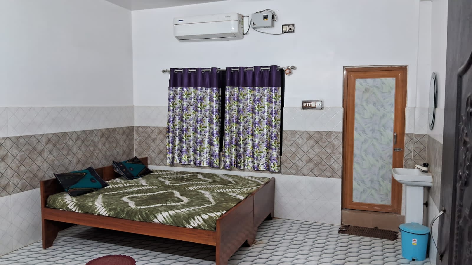 Ruchi Guest House - Tap to explore photos