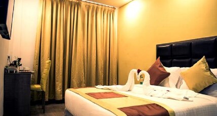 Cosmopolitan Hotel Room Type - Deluxe Double or Twin Room