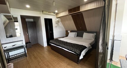 SAVSHANTI MOTELS PVT. LTD Room Type - Deluxe A.C. ROOM