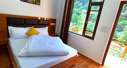 S R Hotel Room Type - Mountain River View Balcony Room