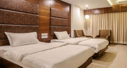 Hotel Alankar Vadodara Room Type - Executive King Bed Room (Unmarried couples are not allowed)
