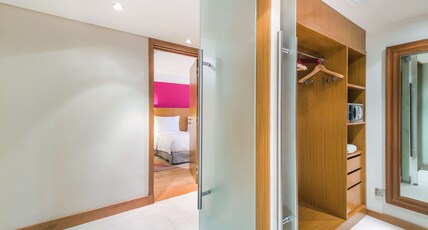 Radisson Blu Hotel, Kuwait Room Type - Suite - Two Bedrooms amp; Lounge Access
