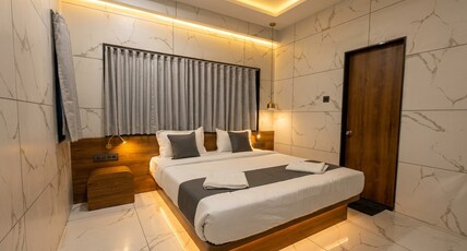 Hotel Shree Hari Teeen batti Chouk Room Type - Deluxe Double Bed Hotel Shree Hari Teeen batti Chouk Room Type - Deluxe Double Bed