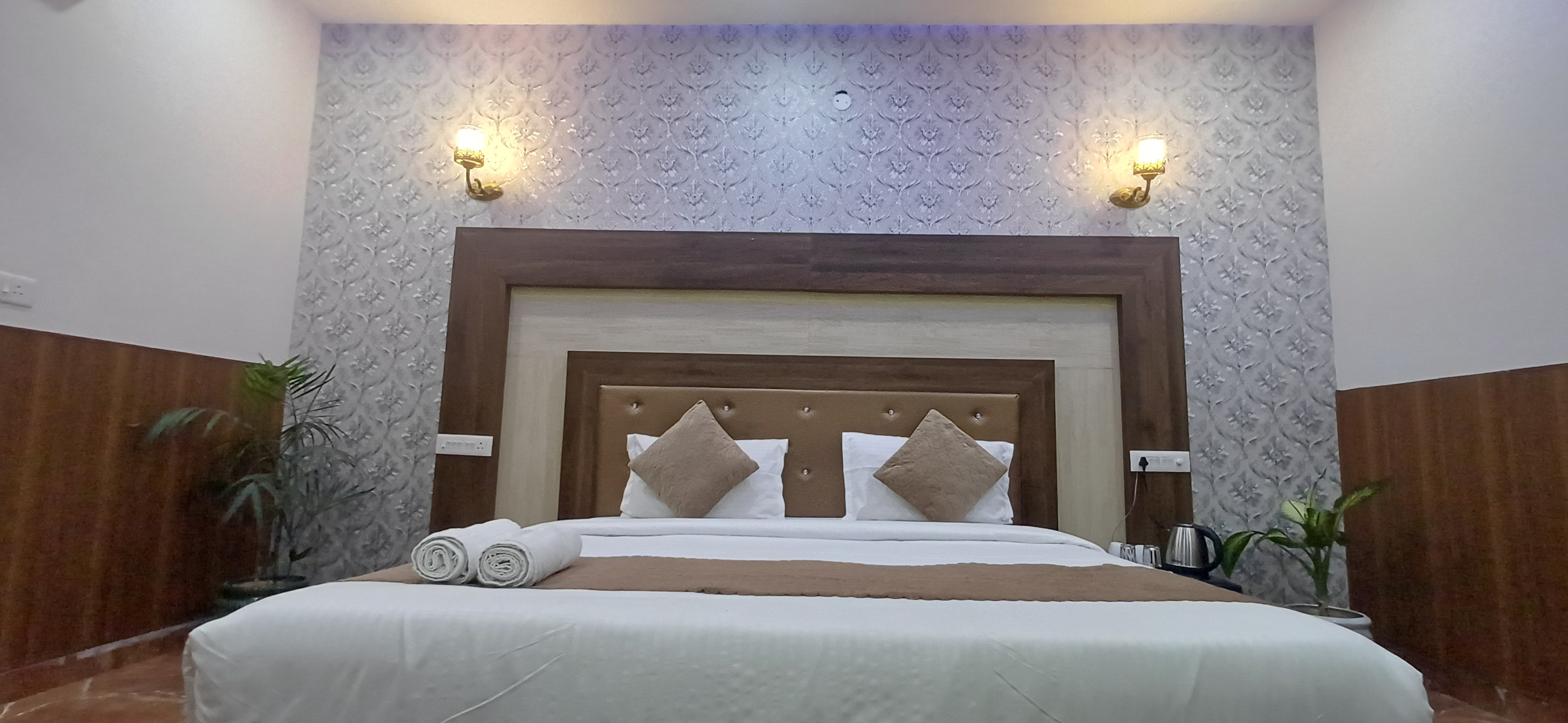 Hotel Amour Chandigarh Zirakpur - Tap to explore photos